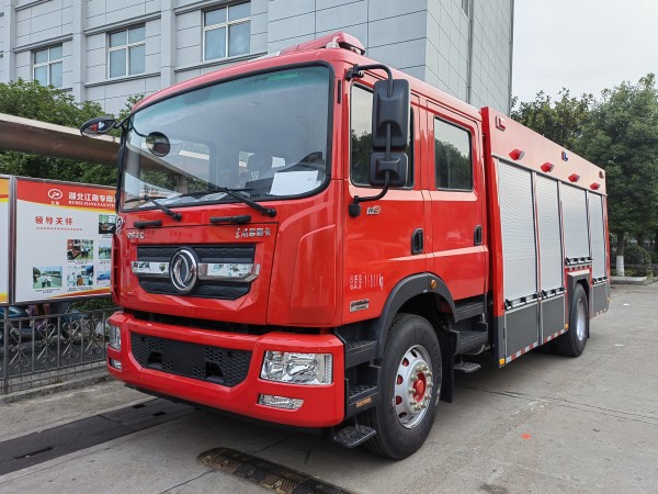 東風(fēng) 6.8 噸泡沫消防車